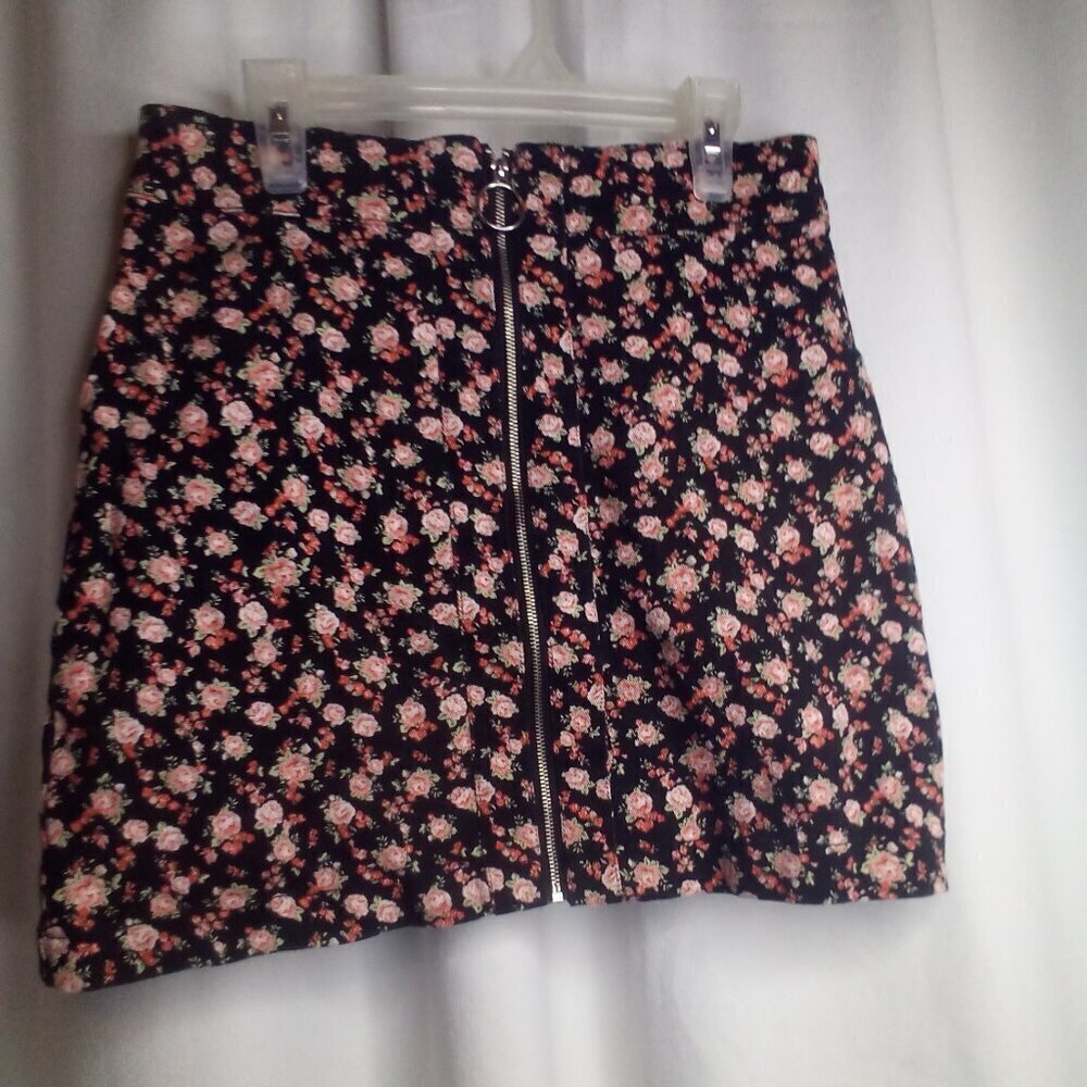 Forever 21 Skirt M Zipper Front Short Floral Black Pink